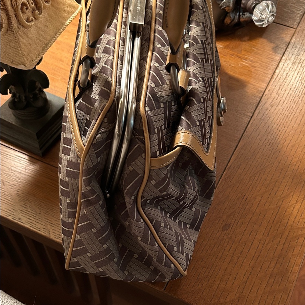 Nine West Vintage Handbag in amazing Preloved Condition - Picture 3 of 12